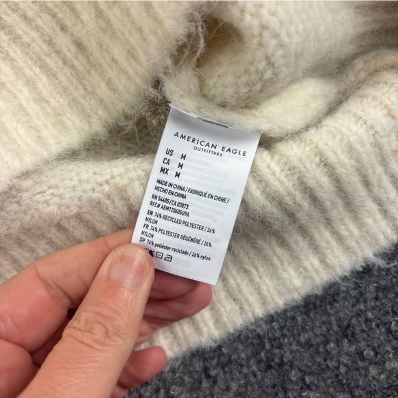 AMERICAN EAGLE Women’s Cream SUPER SOFT Knit Crop Crewneck Bow sweater- Medium - Picture 6 of 6